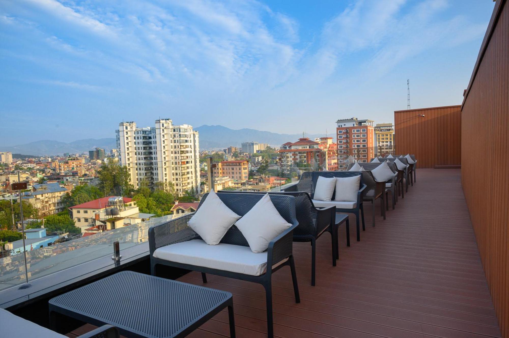 Hotel Le Himalaya Катманду Экстерьер фото