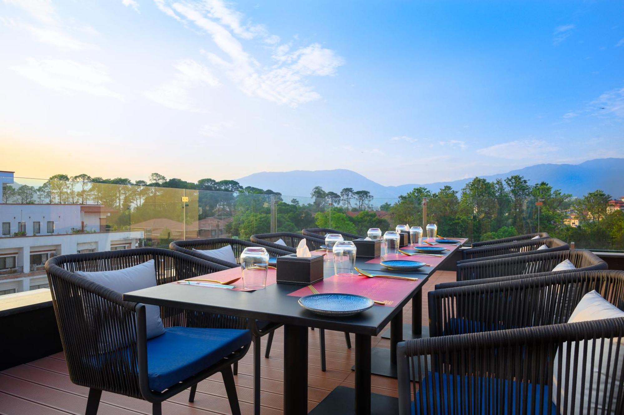 Hotel Le Himalaya Катманду Экстерьер фото